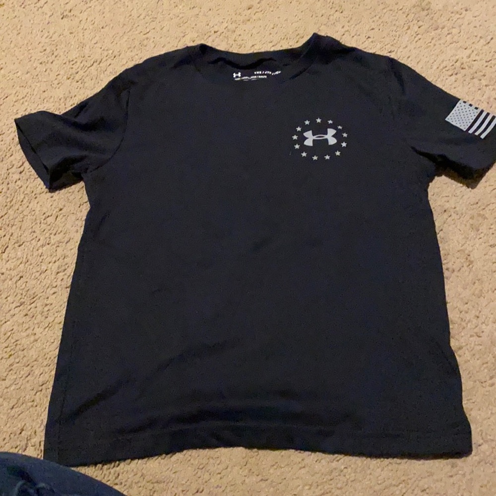 Boys size XS under armor t-shirt
